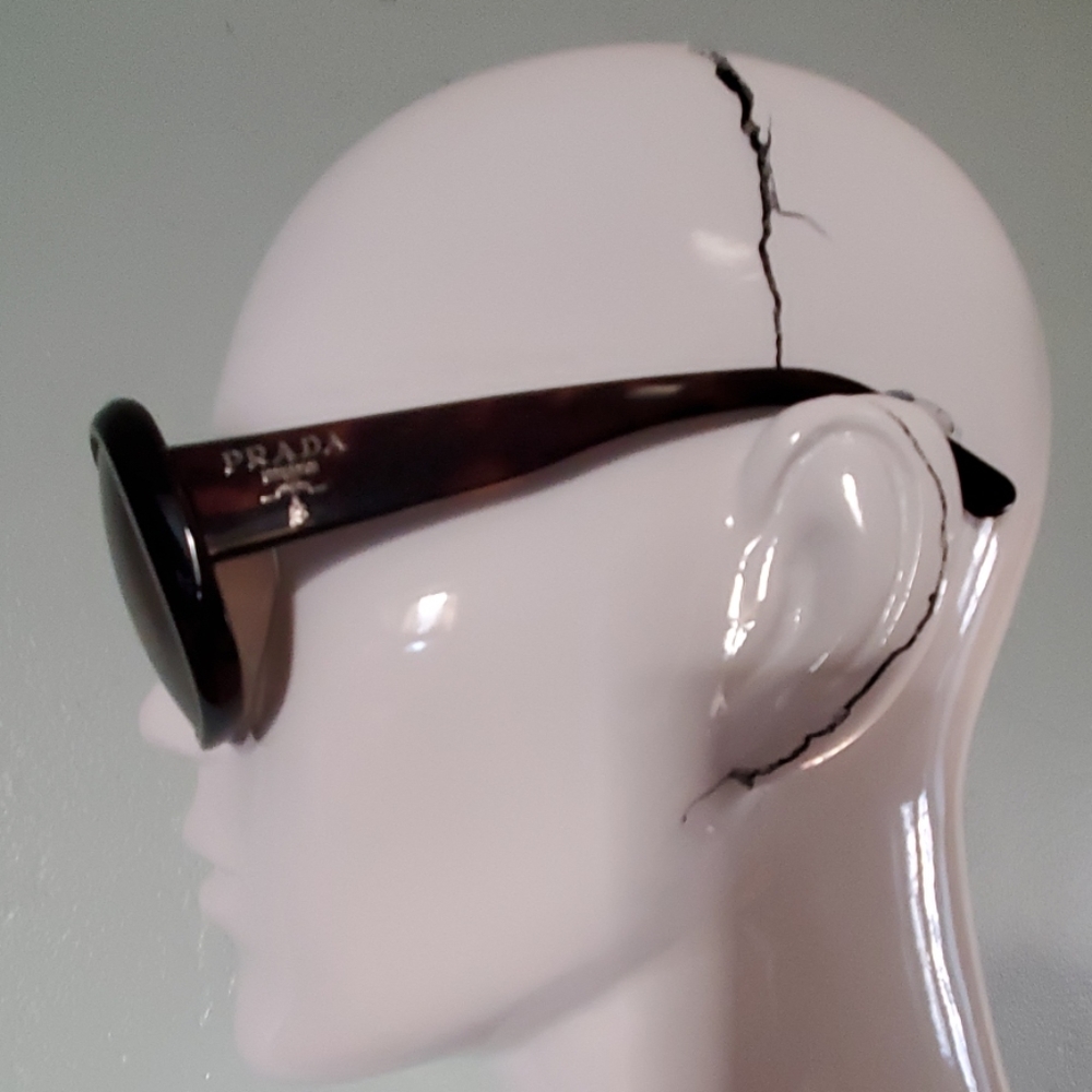 Prada sunglasses - Picture 2 of 9